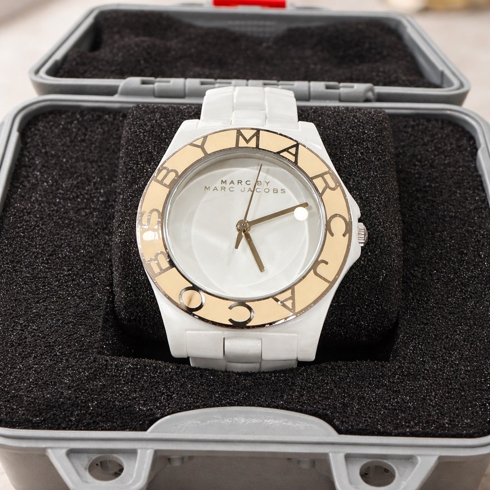 Marc by Marc Jacobs Oversized White Ceramic Watch MBM3500 NWOT Women’s